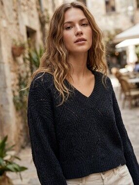 American Eagle Black V-Neck Knit Sweater Open Stitch Slouchy Crop Top Pullover
